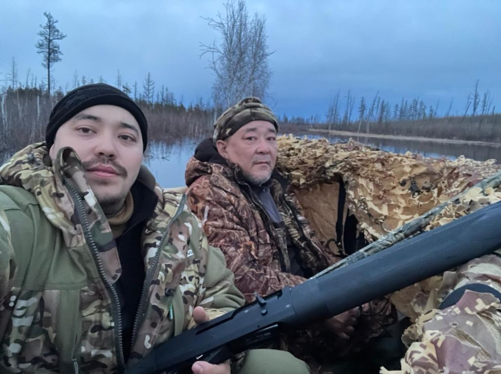 Guides on a traditional hunting boat